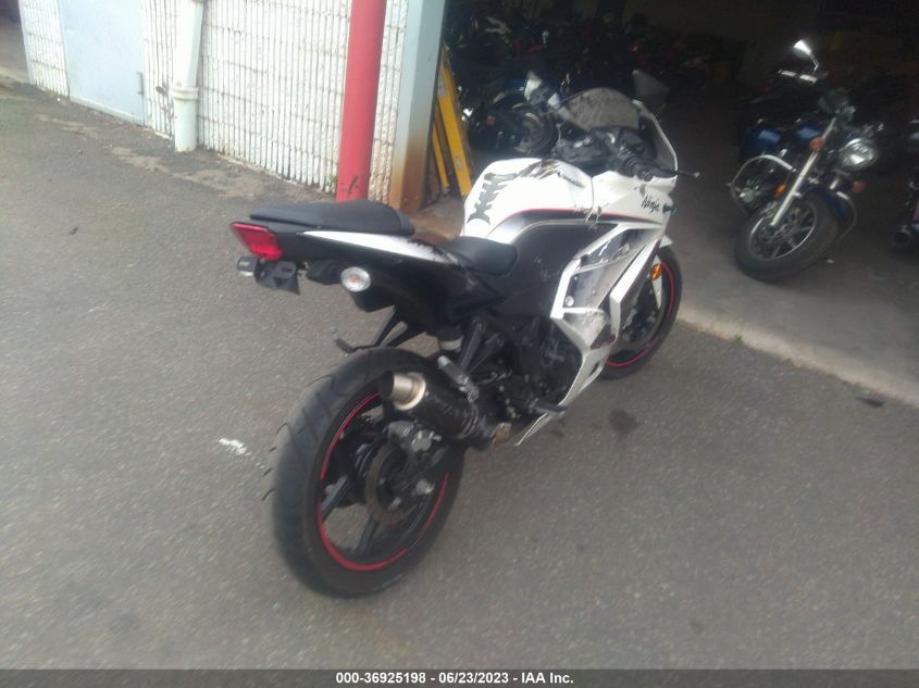 2011 KAWASAKI EX250 J - JKAEXMJ1XBDA84174