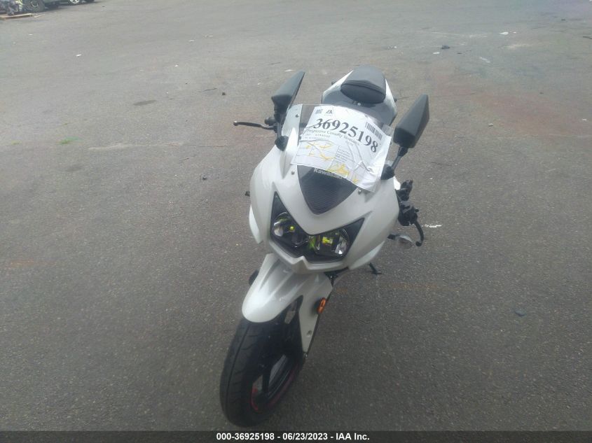 2011 KAWASAKI EX250 J - JKAEXMJ1XBDA84174