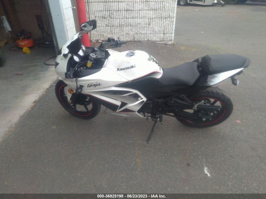 2011 KAWASAKI EX250 J - JKAEXMJ1XBDA84174