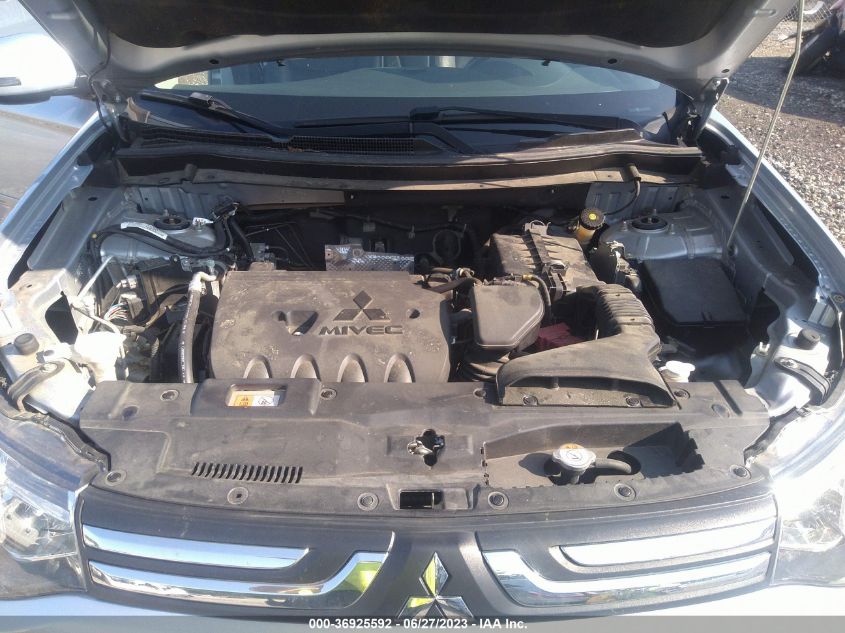 2014 MITSUBISHI OUTLANDER SE - JA4AD3A3XEZ015833