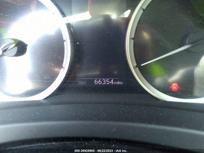 2016 LEXUS IS 200T JTHBA1D28G5025182