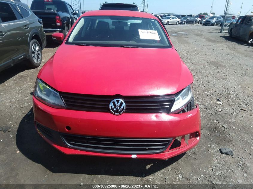 2014 VOLKSWAGEN JETTA SEDAN SE - 3VWD17AJ0EM415853