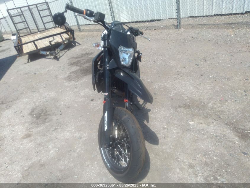 2019 KTM 690 SMC R VBKLSV40XKM754600