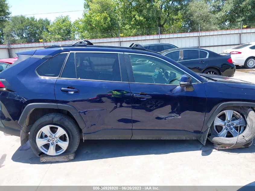2021 TOYOTA RAV4 XLE - JTMP1RFV0MD077100