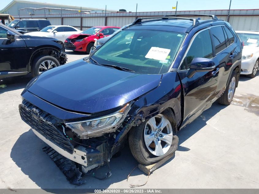 2021 TOYOTA RAV4 XLE - JTMP1RFV0MD077100