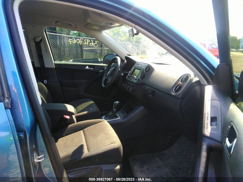 2017 VOLKSWAGEN TIGUAN - WVGBV7AX7HK045804