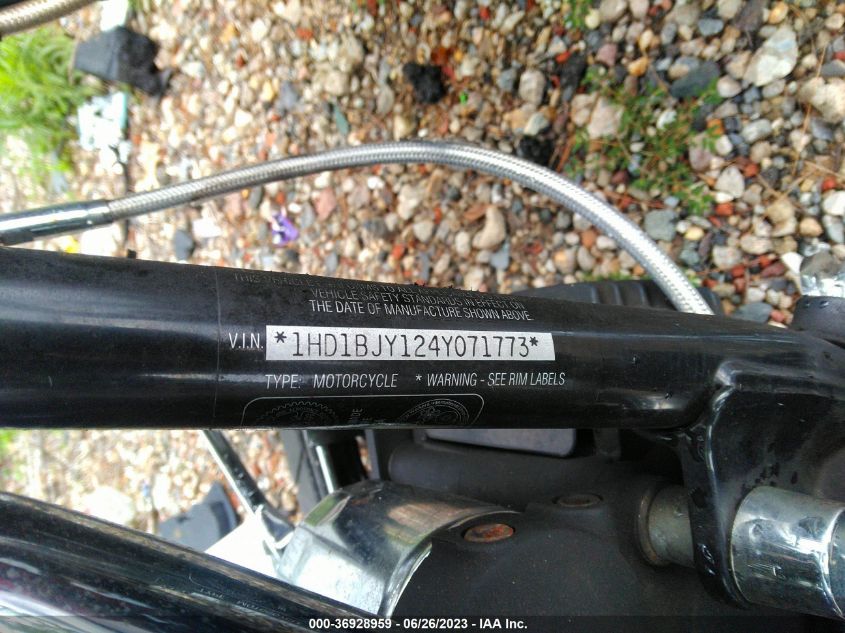 2004 HARLEY-DAVIDSON FLSTC - 1HD1BJY124Y071773