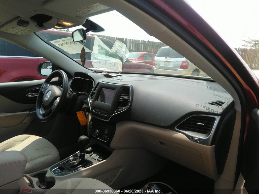 VIN 1C4PJMCB4KD352526 2019 JEEP CHEROKEE LATITUDE