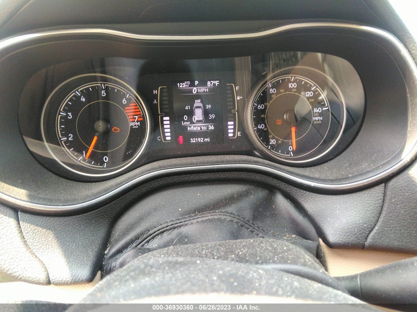 VIN 1C4PJMCB4KD352526 2019 JEEP CHEROKEE LATITUDE