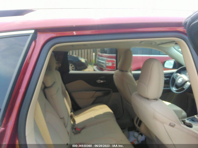 VIN 1C4PJMCB4KD352526 2019 JEEP CHEROKEE LATITUDE