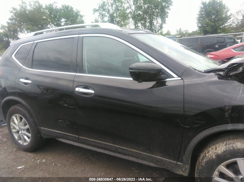 VIN KNMAT2MV1JP588013 2018 NISSAN ROGUE SV