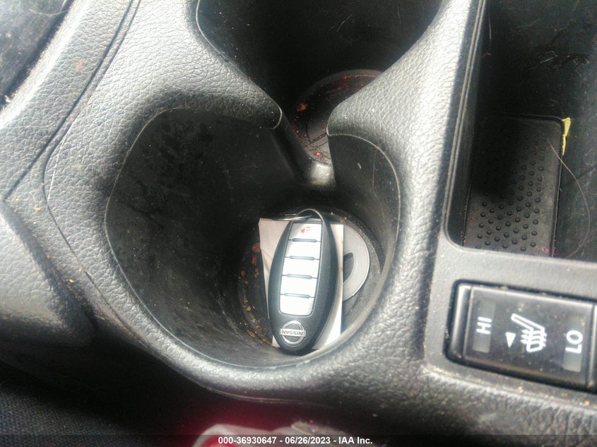 VIN KNMAT2MV1JP588013 2018 NISSAN ROGUE SV