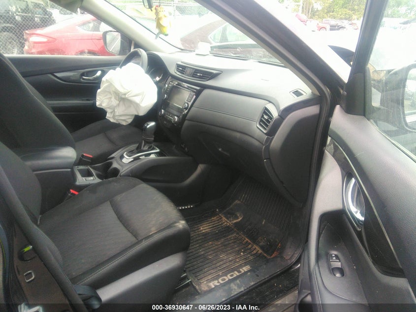 VIN KNMAT2MV1JP588013 2018 NISSAN ROGUE SV