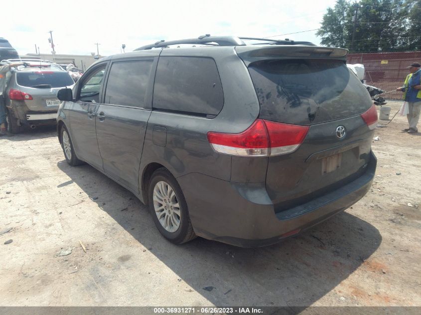 5TDYK3DCXES415513 2014 TOYOTA SIENNA, photo no. 3