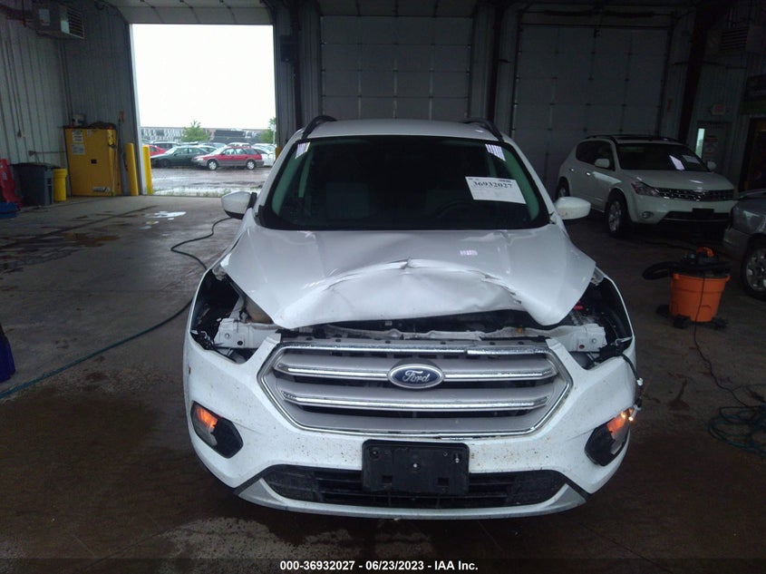 VIN 1FMCU9GD7JUA76190 2018 FORD ESCAPE SE