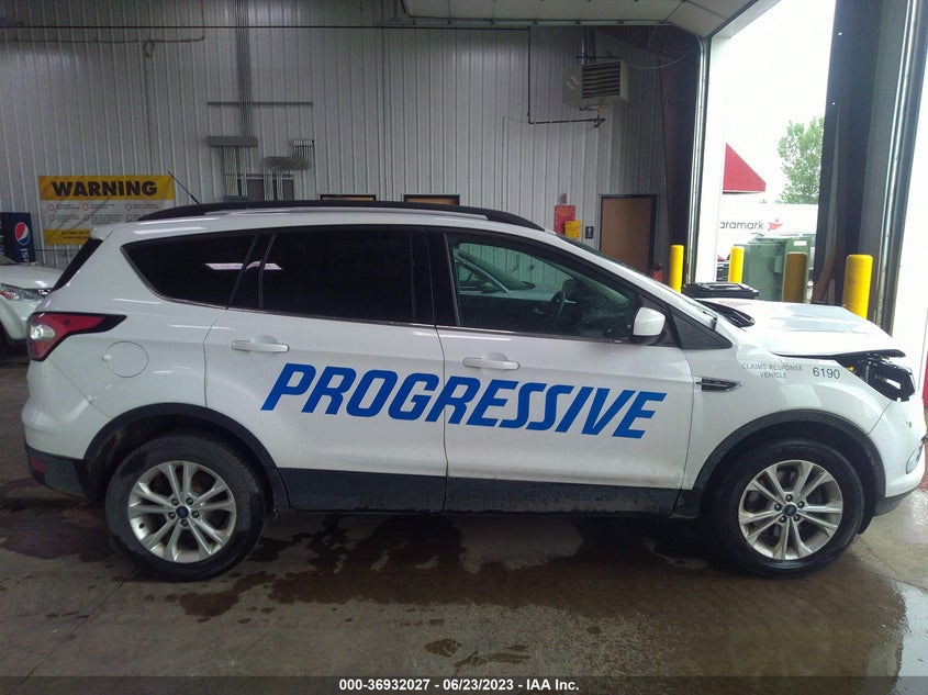 VIN 1FMCU9GD7JUA76190 2018 FORD ESCAPE SE