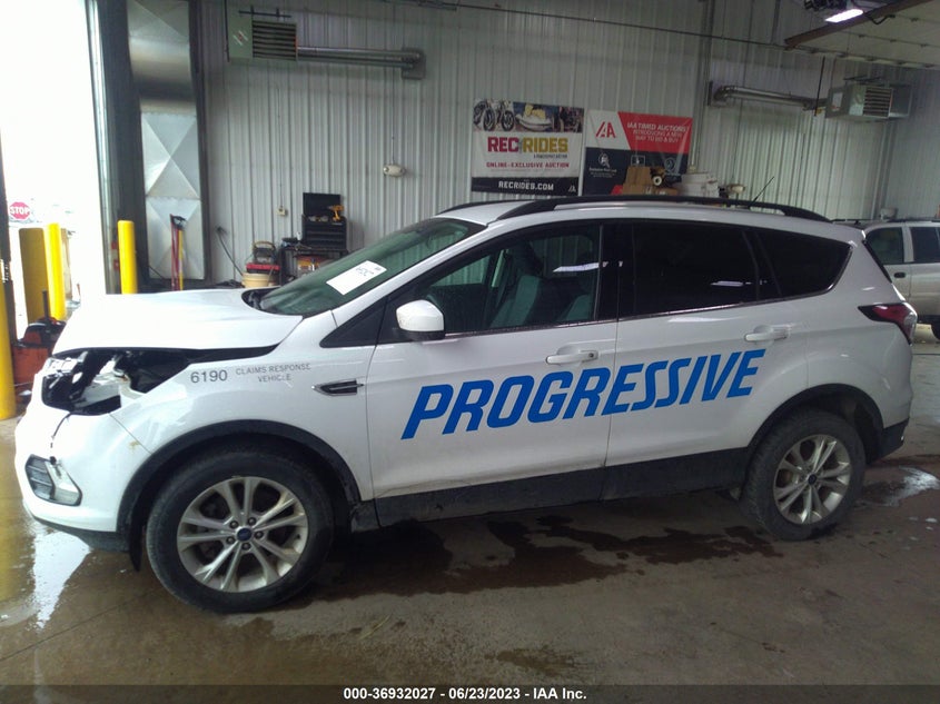 VIN 1FMCU9GD7JUA76190 2018 FORD ESCAPE SE