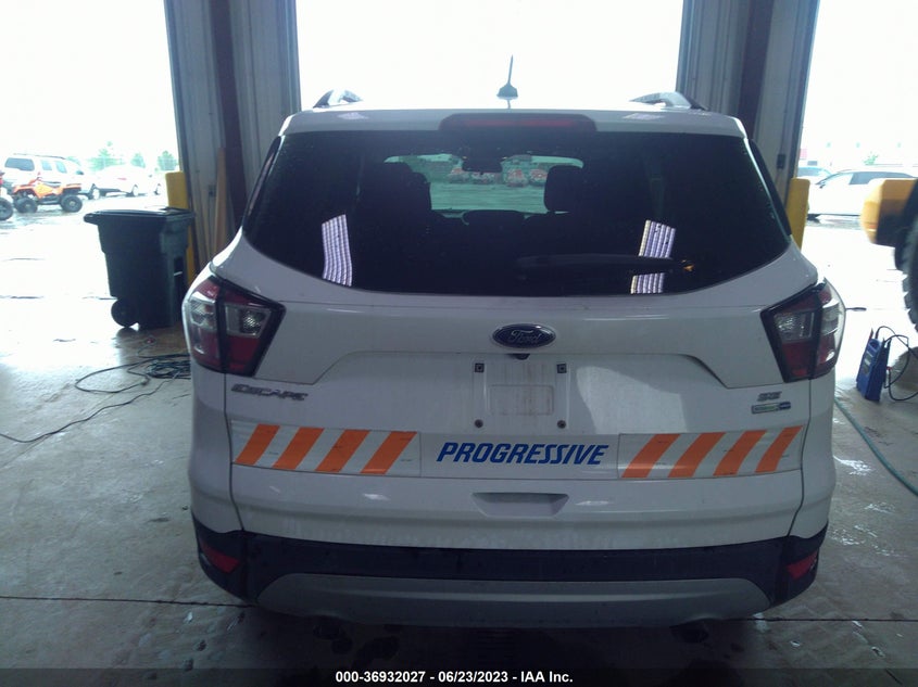 VIN 1FMCU9GD7JUA76190 2018 FORD ESCAPE SE