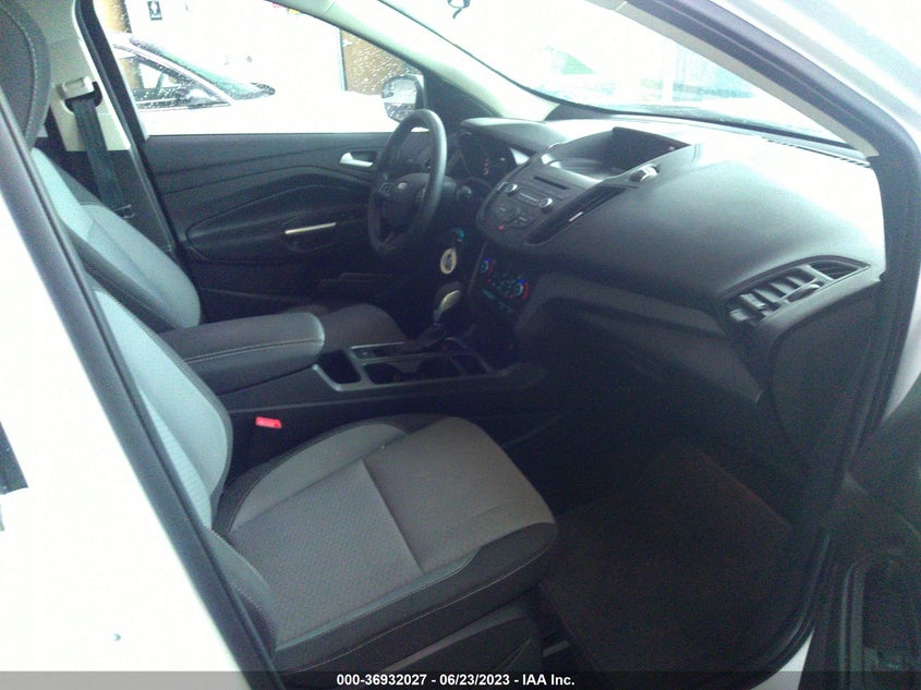 VIN 1FMCU9GD7JUA76190 2018 FORD ESCAPE SE
