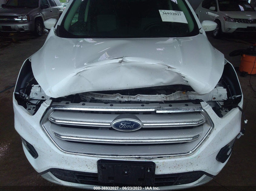 VIN 1FMCU9GD7JUA76190 2018 FORD ESCAPE SE