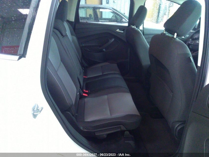 VIN 1FMCU9GD7JUA76190 2018 FORD ESCAPE SE