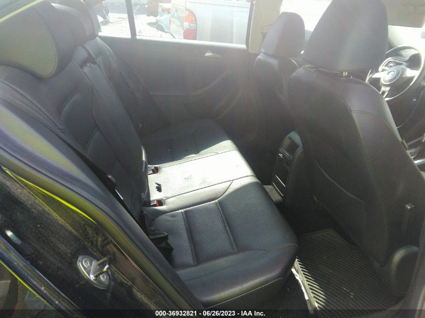2014 VOLKSWAGEN JETTA SEDAN SE - 3VWD07AJ6EM233707