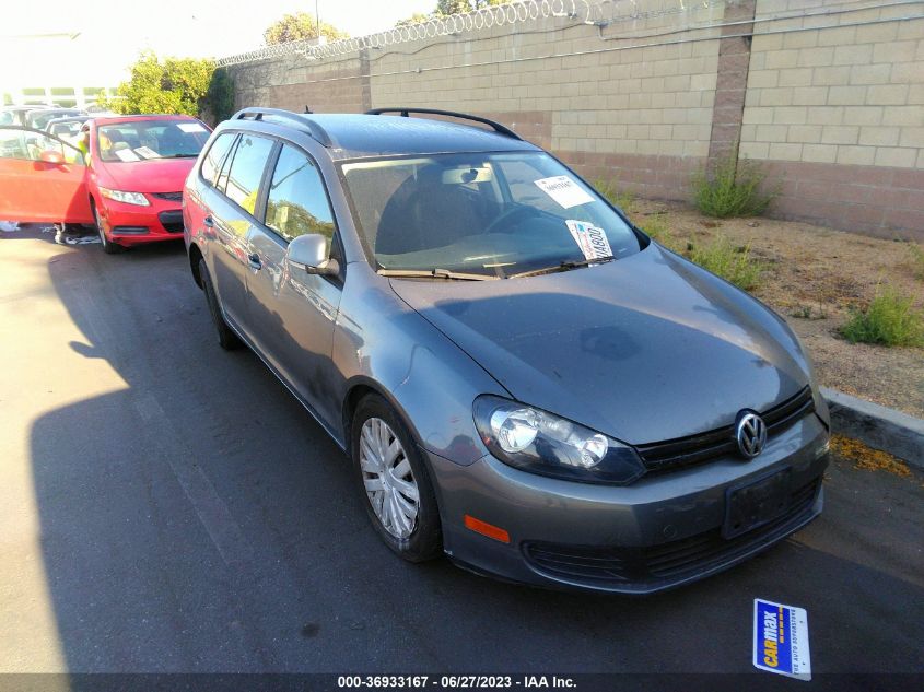 2014 VOLKSWAGEN JETTA SPORTWAGEN S - 3VWPP7AJ9EM601161