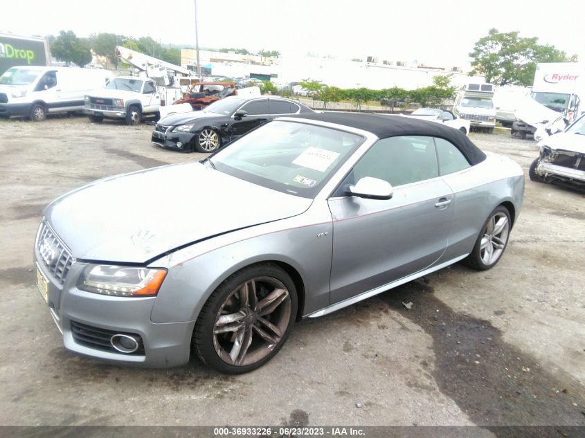 WAUVGAFHXBN004256 2011 AUDI S5, photo no. 2