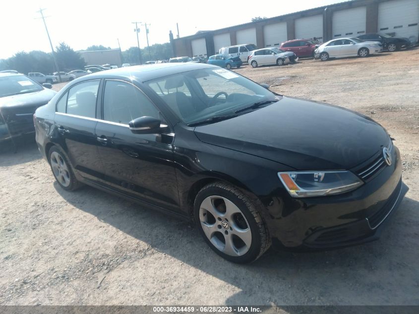 2013 VOLKSWAGEN JETTA SEDAN SE - 3VWDP7AJ6DM452693