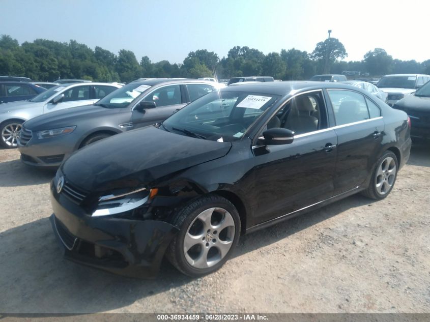 2013 VOLKSWAGEN JETTA SEDAN SE - 3VWDP7AJ6DM452693