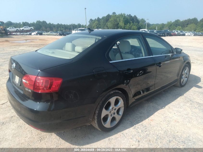 2013 VOLKSWAGEN JETTA SEDAN SE - 3VWDP7AJ6DM452693