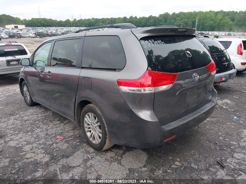 5TDYK3DC4BS126882 2011 TOYOTA SIENNA, photo no. 3