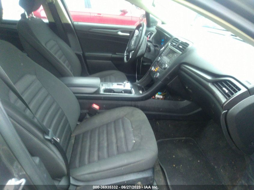 2018 FORD FUSION S - 3FA6P0G72JR171381