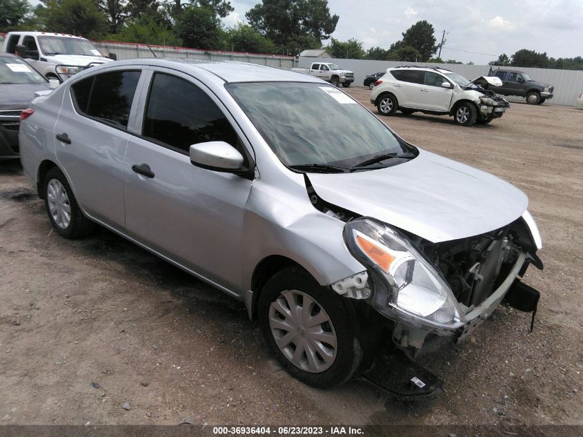 VIN 3N1CN7AP0JL888520 2018 NISSAN VERSA SEDAN no.1