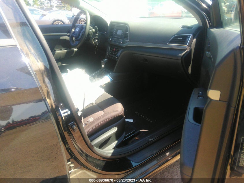 VIN 5NPD74LF2JH330165 2018 HYUNDAI ELANTRA SE