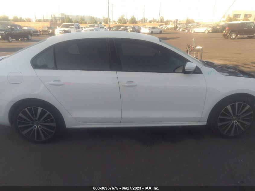 2014 VOLKSWAGEN JETTA SEDAN SE - 3VWD17AJ1EM268734