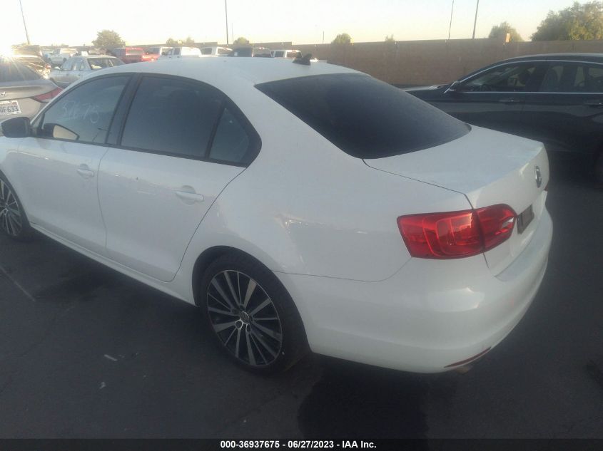 2014 VOLKSWAGEN JETTA SEDAN SE - 3VWD17AJ1EM268734