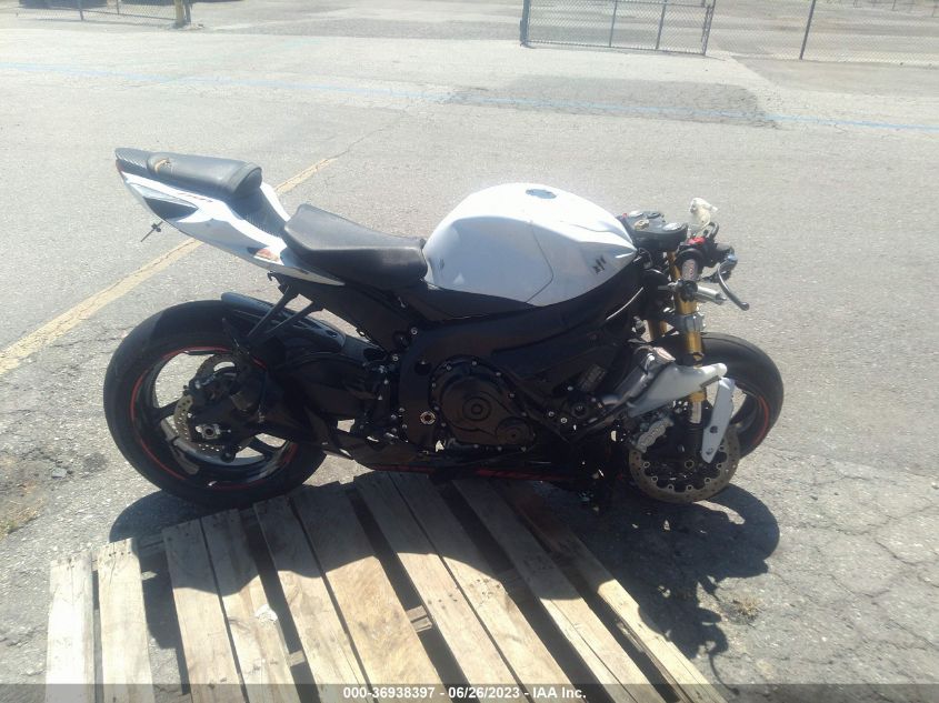 2019 SUZUKI GSX-R750 - JS1GR7MA0K7100197