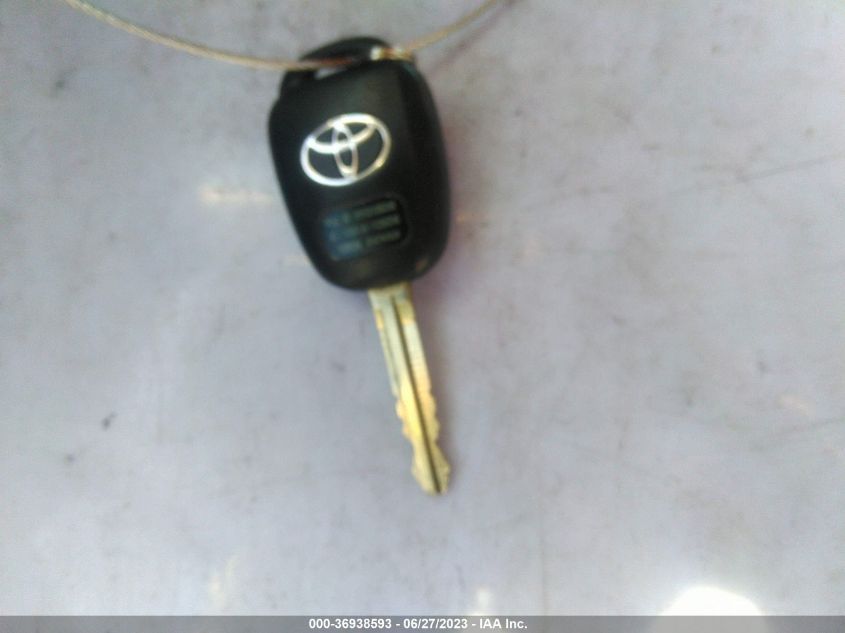 2014 TOYOTA RAV4 XLE - JTMRFREV3ED086158