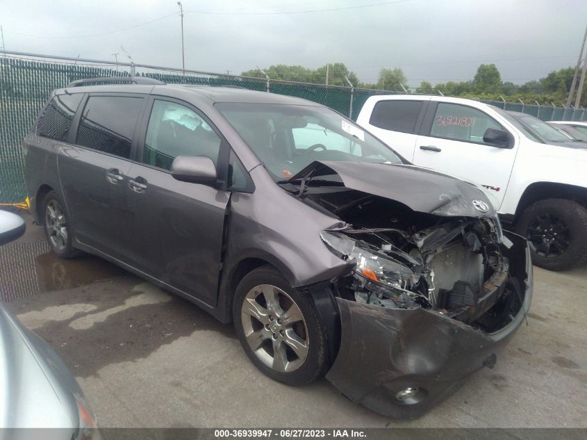 2017 TOYOTA SIENNA SE - 5TDXZ3DC4HS769927