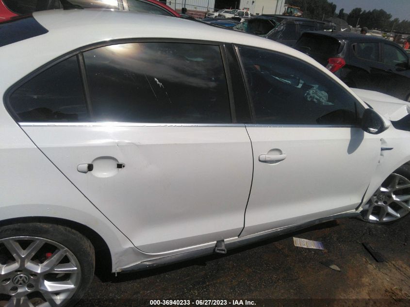 2014 VOLKSWAGEN JETTA SEDAN GLI EDITION 30 W/NAV - 3VW5T7AJ0EM330865