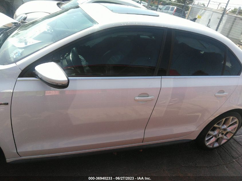 2014 VOLKSWAGEN JETTA SEDAN GLI EDITION 30 W/NAV - 3VW5T7AJ0EM330865