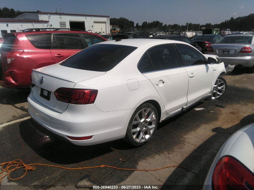 2014 VOLKSWAGEN JETTA SEDAN GLI EDITION 30 W/NAV - 3VW5T7AJ0EM330865