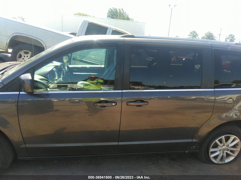 VIN 2C4RDGCG0JR307320 2018 DODGE GRAND CARAVAN SXT