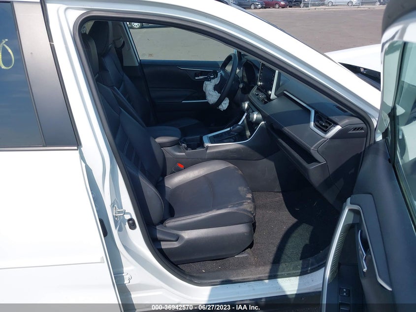 VIN 2T3A1RFV3LW135417 2020 TOYOTA RAV4 XLE PREMIUM