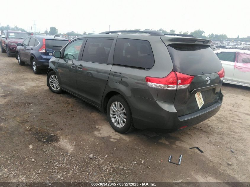 5TDYK3DC5CS185294 2012 TOYOTA SIENNA, photo no. 3