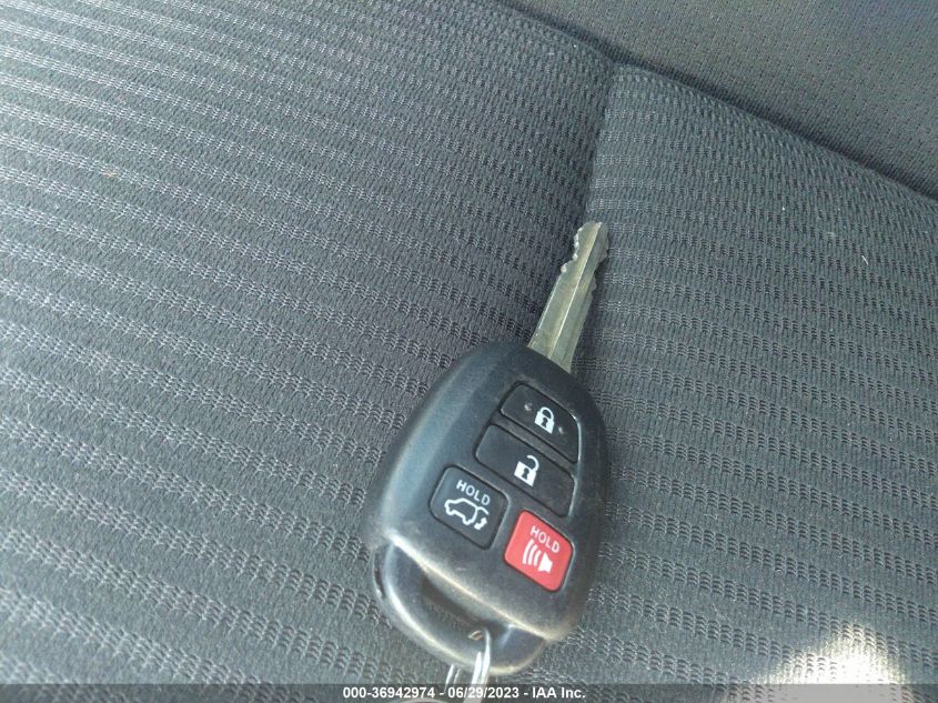 2015 TOYOTA RAV4 XLE - JTMRFREV2FD149008