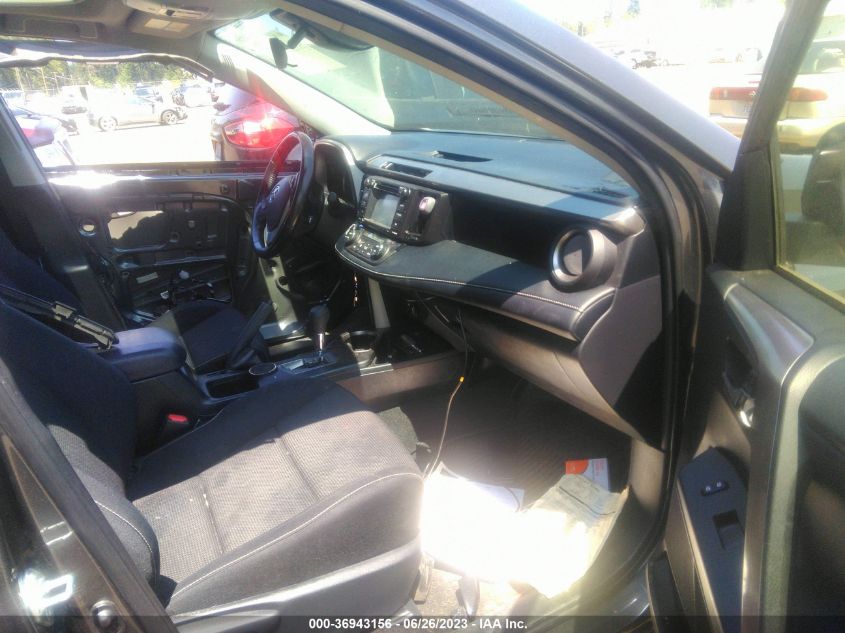 2018 TOYOTA RAV4 XLE - JTMRFREV1JD240215