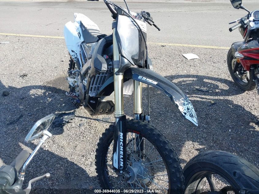 2015 YAMAHA YZ450 F - JYACJ18C7FA010568