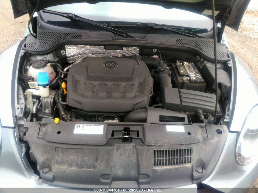 2018 VOLKSWAGEN BEETLE SE - 3VWJD7AT3JM713965